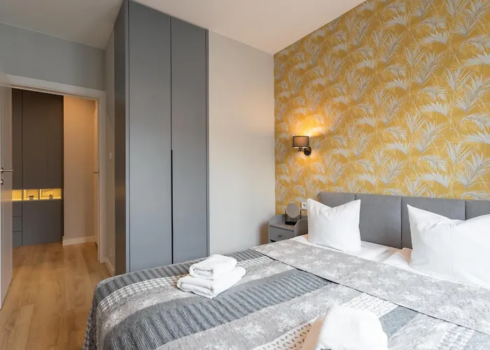 Central Warsaw Apartment - Great Location- Two Bedrooms Apartment- Warsaw Stays- Sienna Street